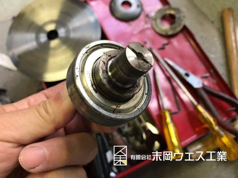 ウエス裁断機、ベアリング