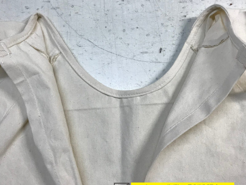 袖付き前掛け、襟部分